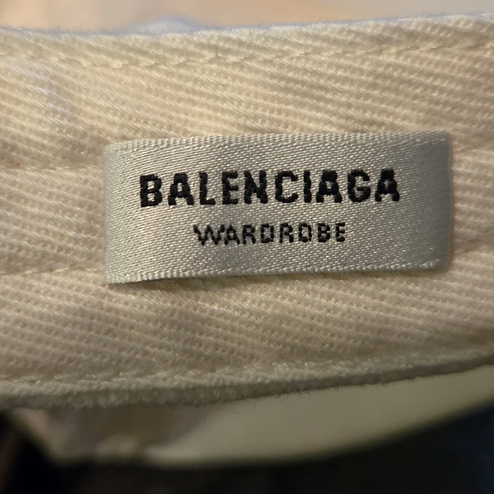 Balenciaga White Cap- Lower Price This Week Only - Picture 4 of 7